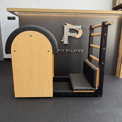 Ladder Barrel se Spine Corrector boxem — klasický Pilates apparatus
