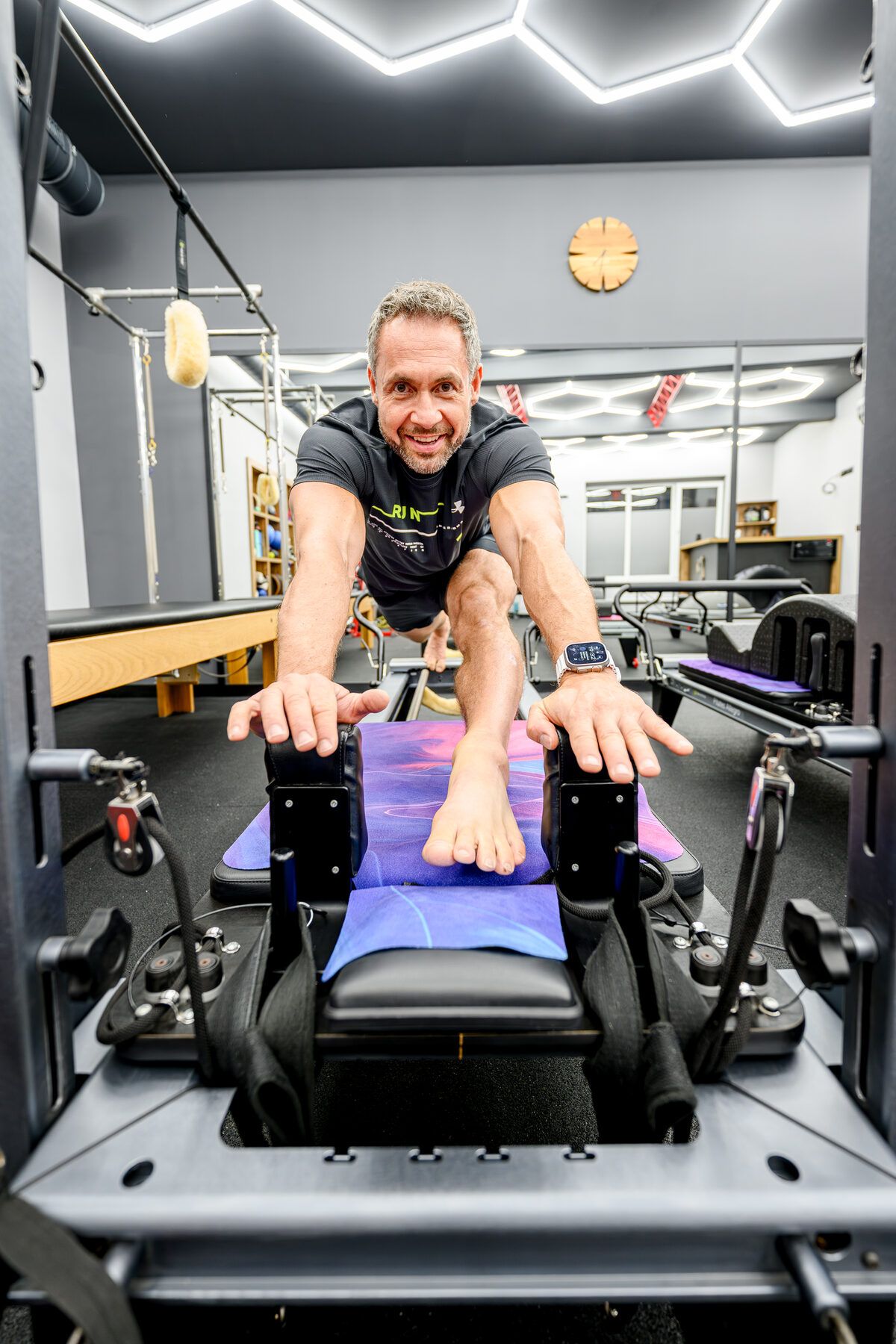 Štefan Bitto v akci na reformeru Allegro – Fit Pilates Praha 10